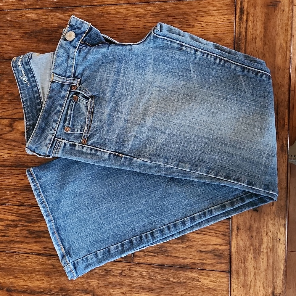 American Eagle Favorite Boyfriend Jeans. Size 10 short.